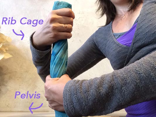 Successful twist! The rib cage and pelvis have rotated relative to each other (see how the hands have turned?) and there's clearly a twist in the blue fabric.