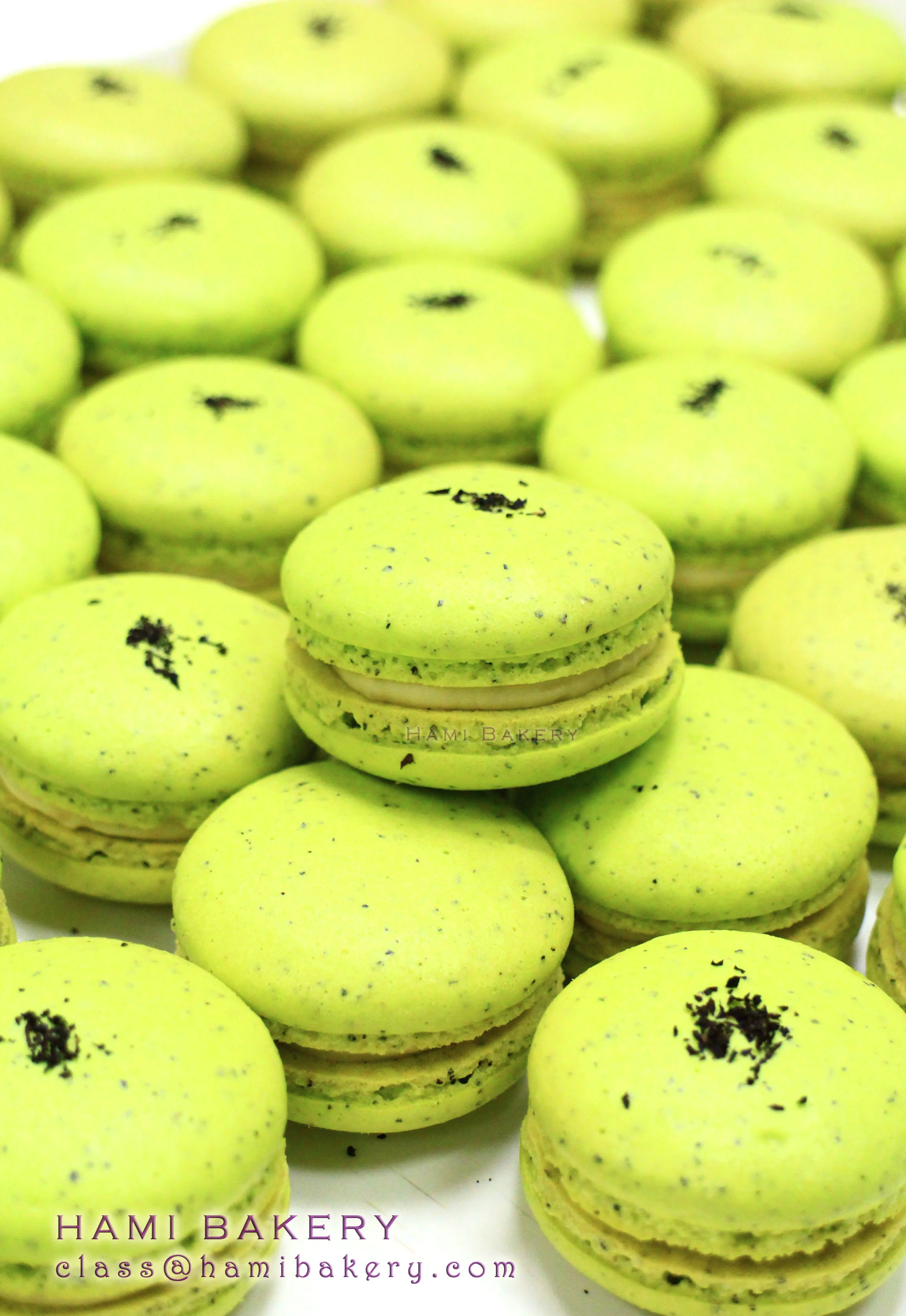 《伯爵茶香檸檬Macaron》 24/8 Sat 2:30pm 2小時30分鐘一堂, 每人$400/堂, 可做 12-15個Macaron 學習及實習茶味Macaron外殻 學習香檸檬饀料 *可冷藏保存1週食用*