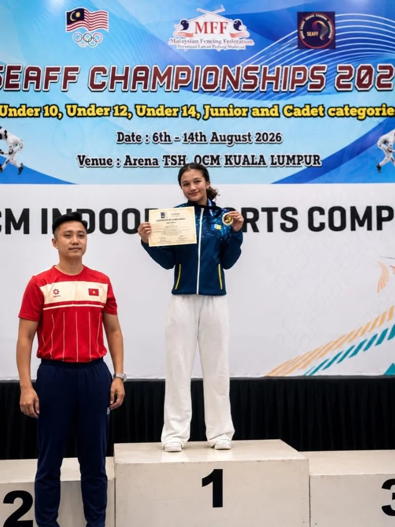 Gold in individual womens foil Seaff Junior fencing championships.jpeg