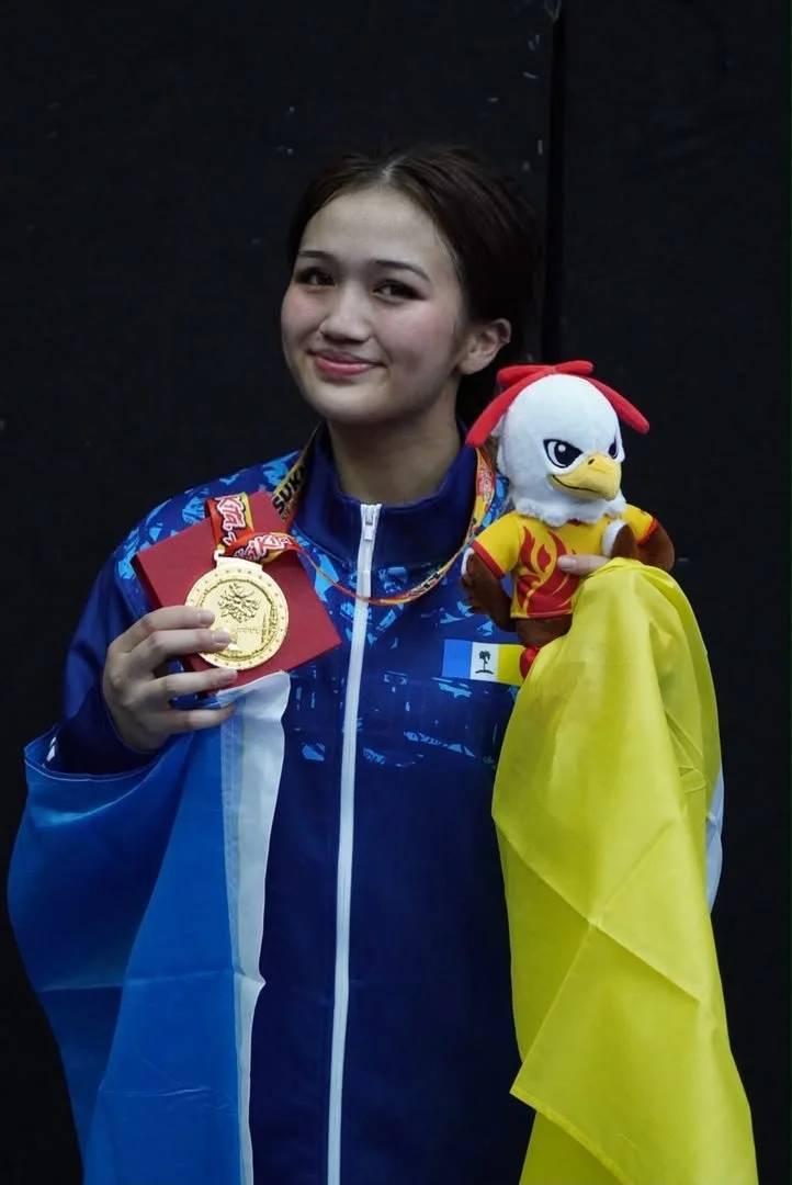 Gold in individual women's foil Sukan Malaysia XXII Selangor.jpeg