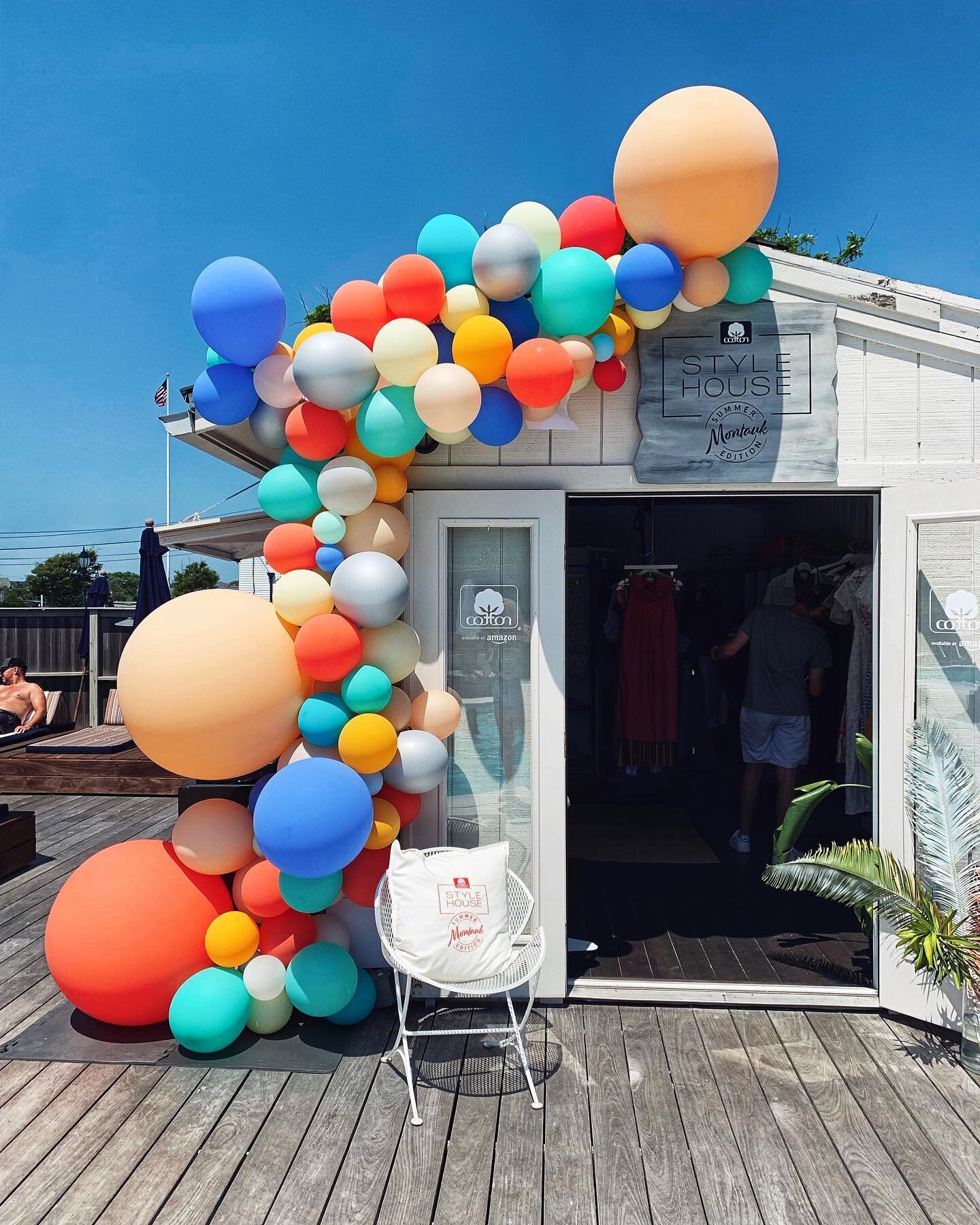 Daydreaming of this amazing balloon arch we installed for @discovercotton a while back!✨🍭
Custom balloon arches available, Dm for details. 🎈 
.
.
#balloonarch #montauk #hamptons #discovercotton #balloongarland #partytime #candiedanchor #partyshop #