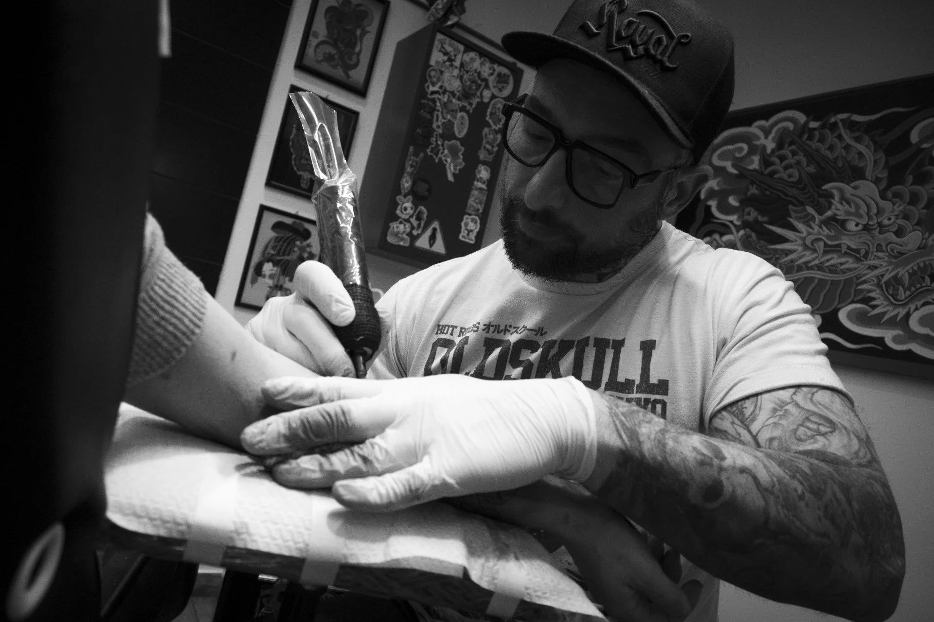 Daniele Tonelli performing a custom tattoo with precision during a client session in Rome, Italy.