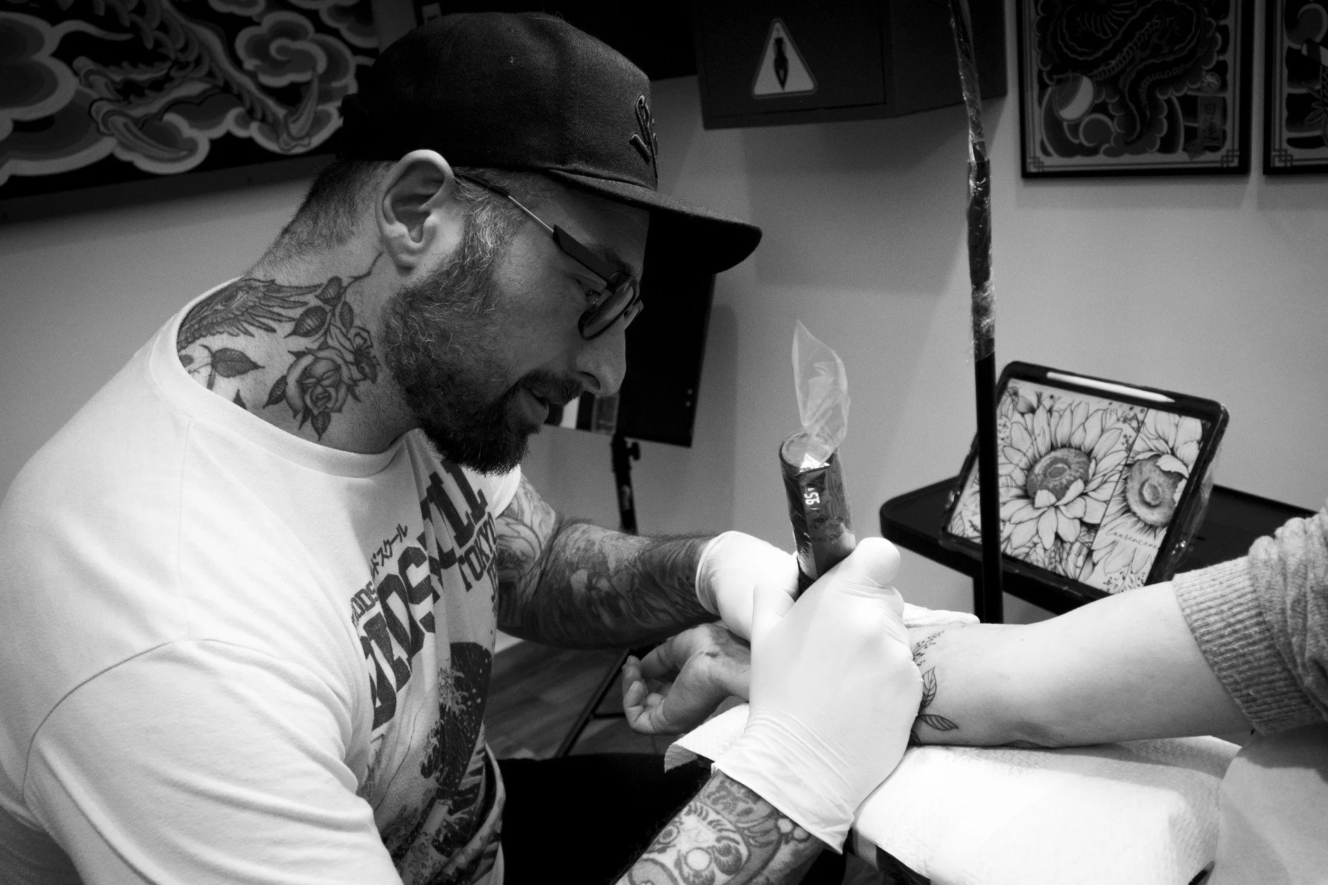 Daniele Tonelli tattooing a client during a custom tattoo session in Rome, Italy.