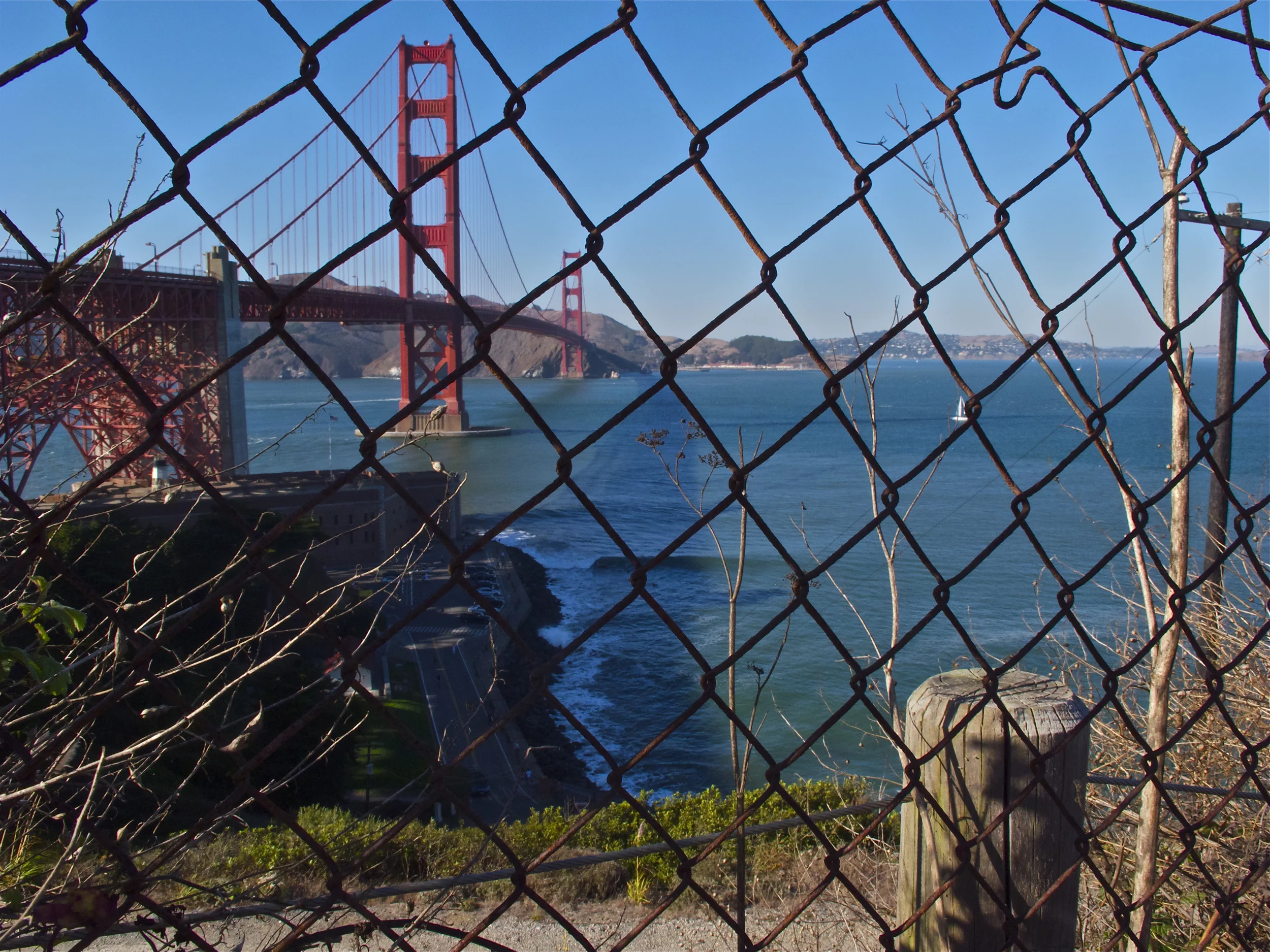 gg.wave.thru:fence.jpg
