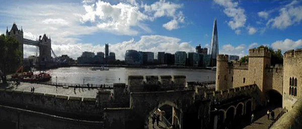 9.16.15 > Queens View > Photo > Tower Of London > Giraffe Necks > NOT AVAILABLE FOR PURCHASE
