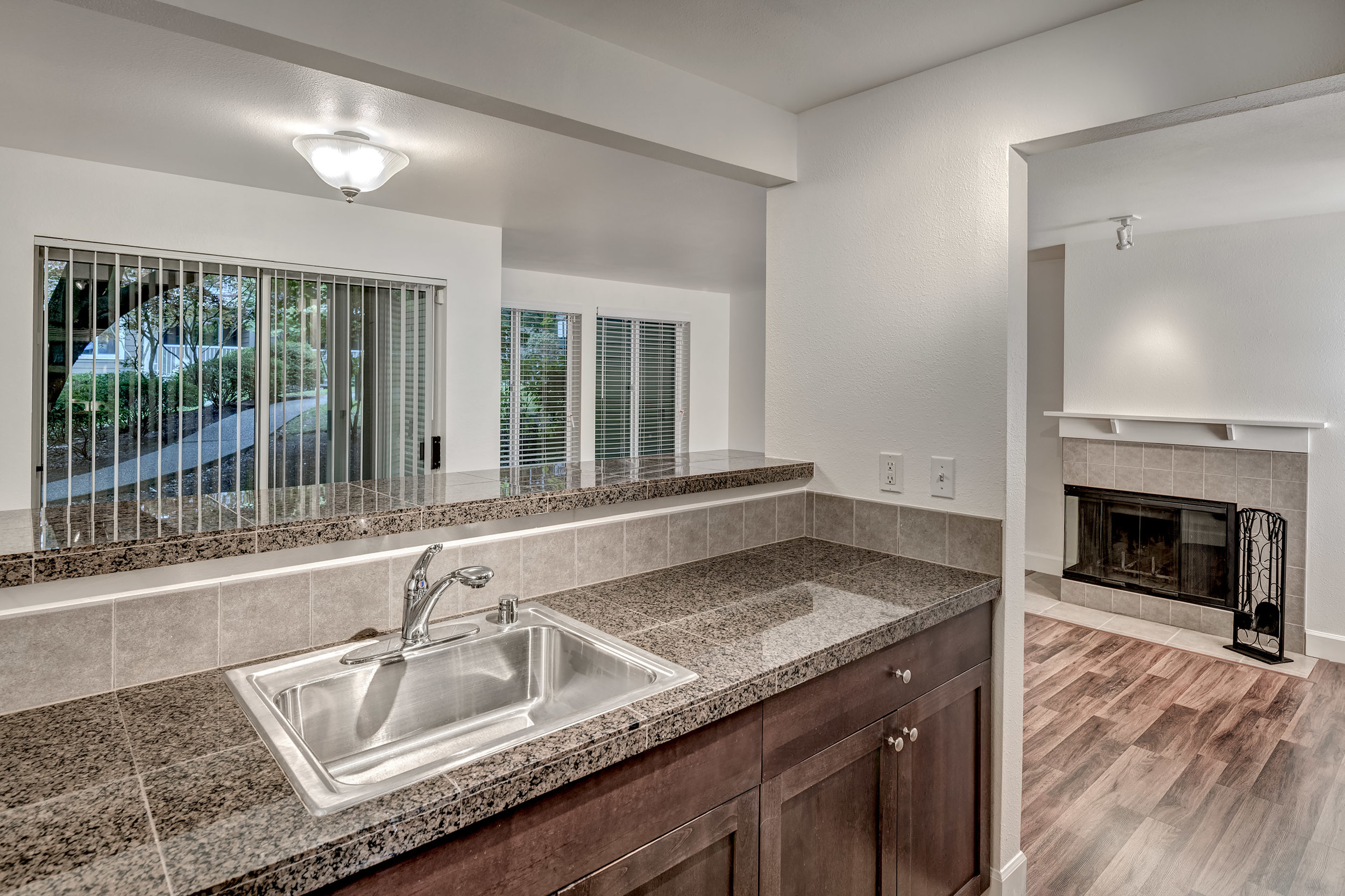 12-Kitchen04.jpg