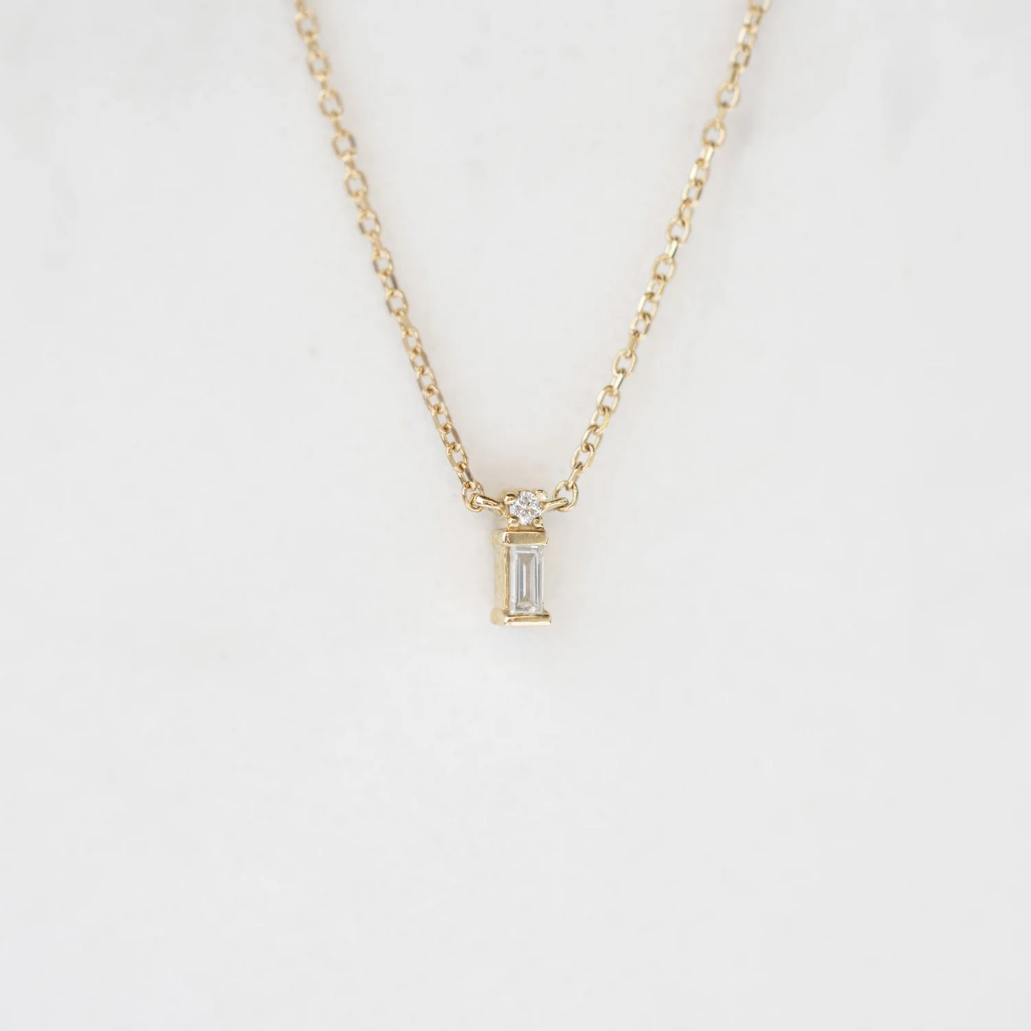 necklace_accented-baguette-diamond_18_700_2.jpg