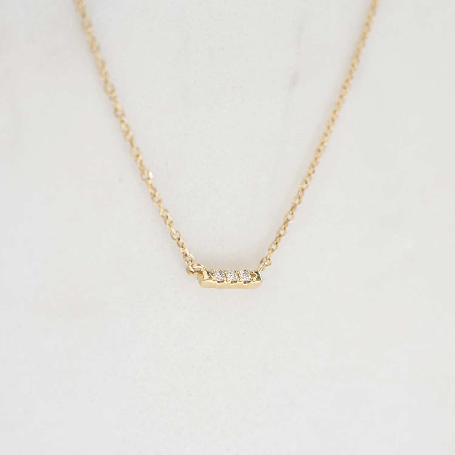necklace_three-diamond-bar_16_2.jpg
