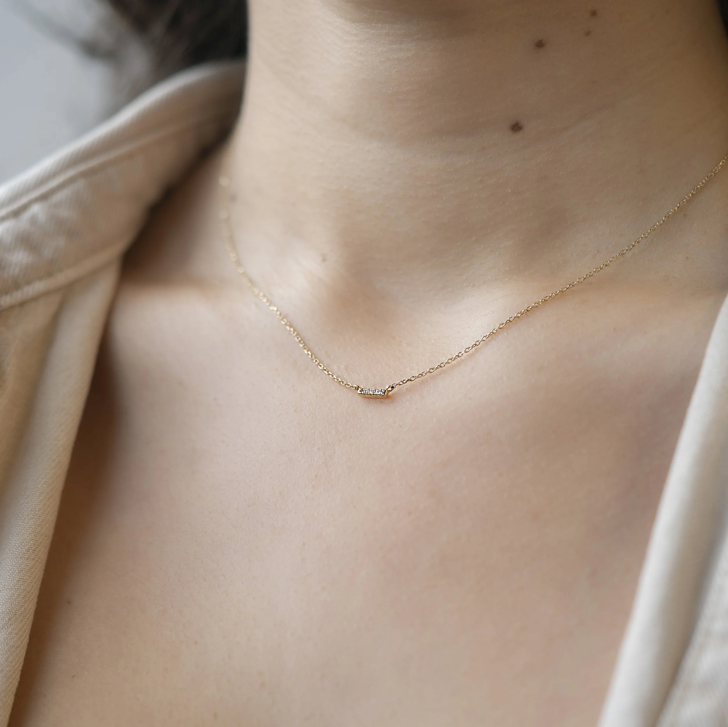 necklace_three-diamond-bar_16_3.jpg