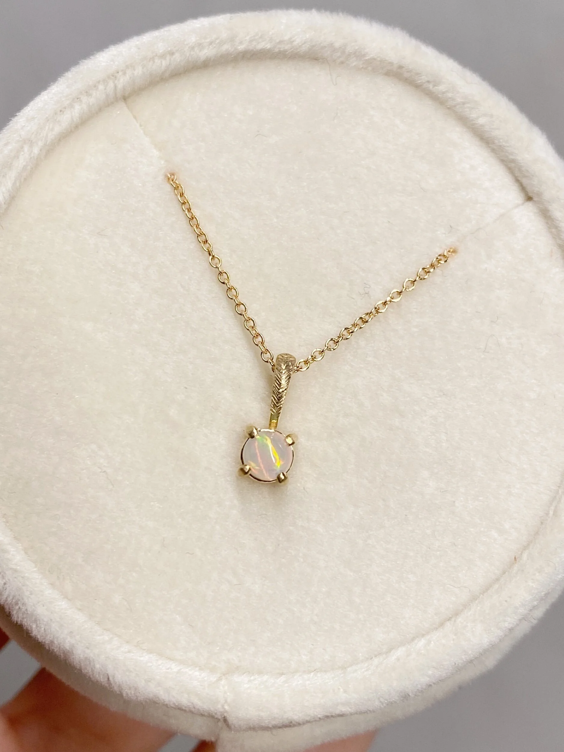 EF06FB9D-52E8-416E-BBE0-379994F76554