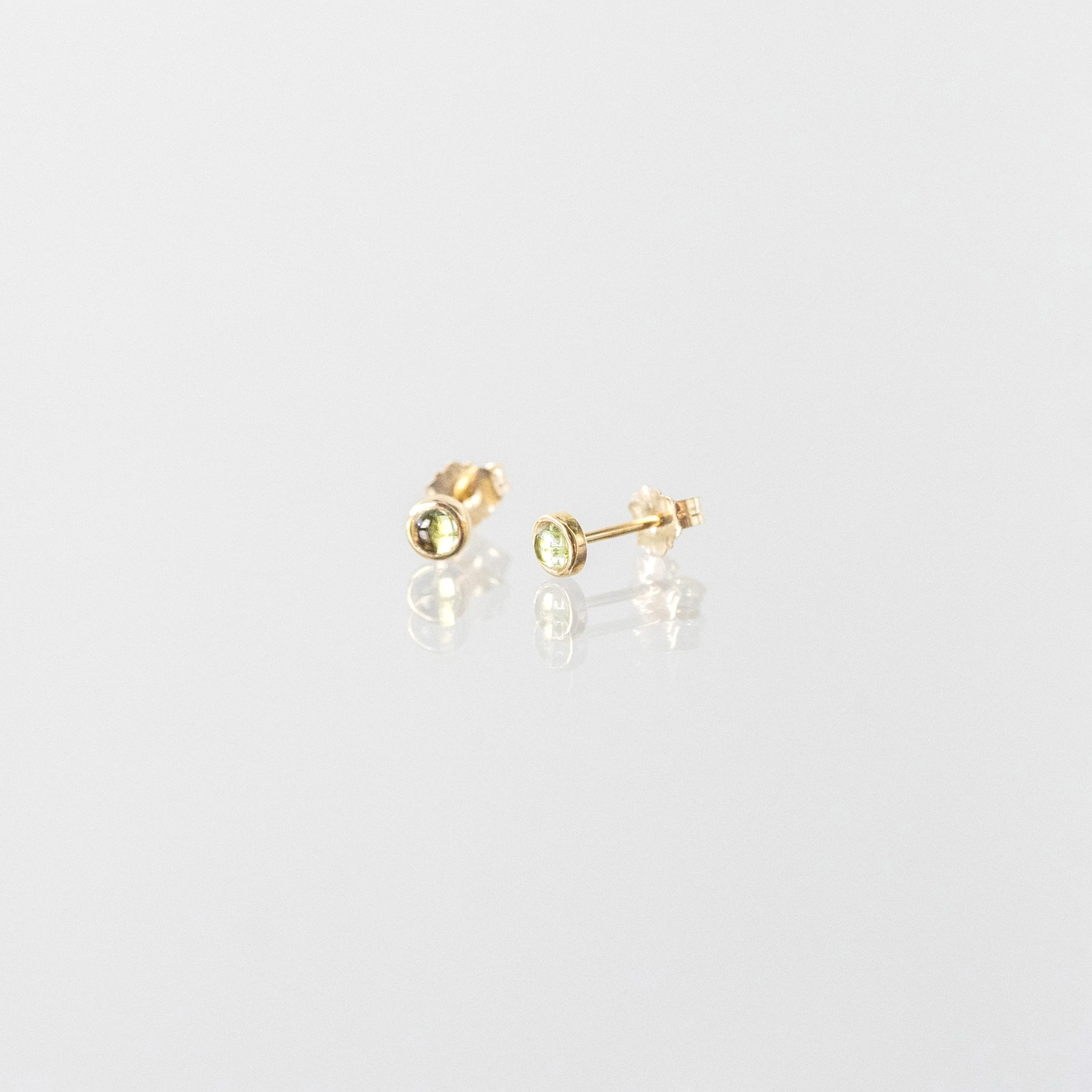 Peridot-Cabochon-Bezel-Earrings_320_2.jpg