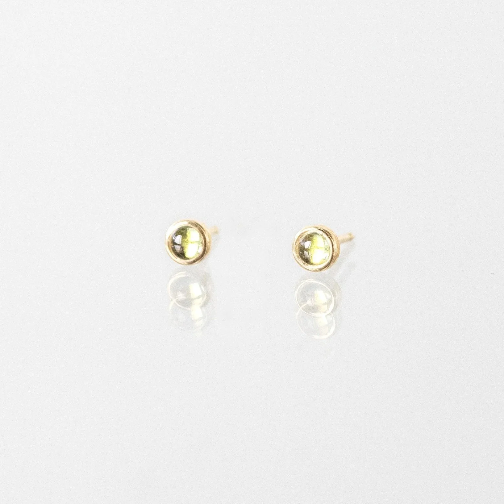 Peridot-Cabochon-Bezel-Earrings_320_1.jpg