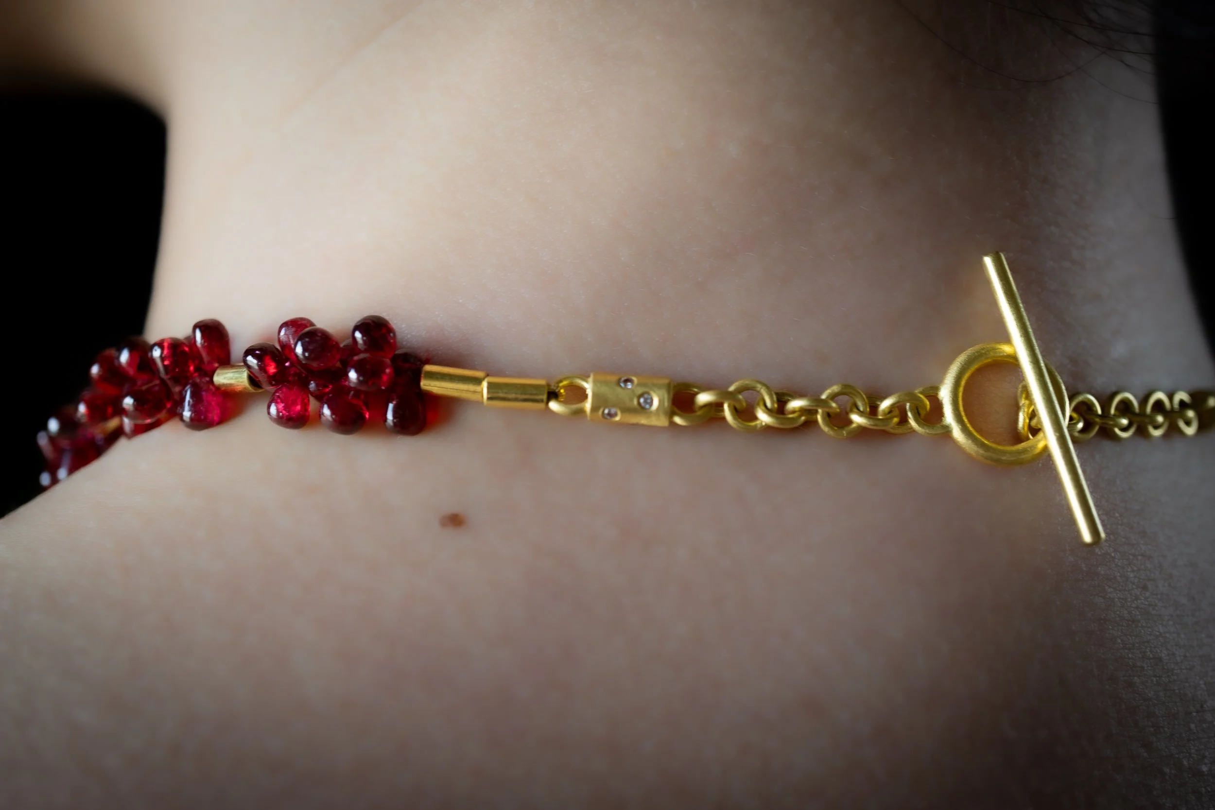 Tears of Aphrodite, Variation of a Theme No. 3, detail of toggle closure on back of neck.