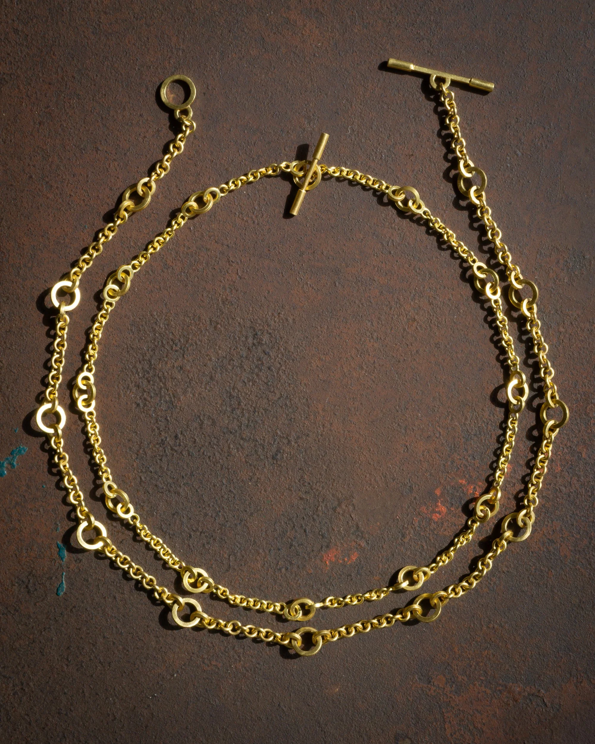 Triadic Chain in 22k gold and diamond, showing two dimensions.