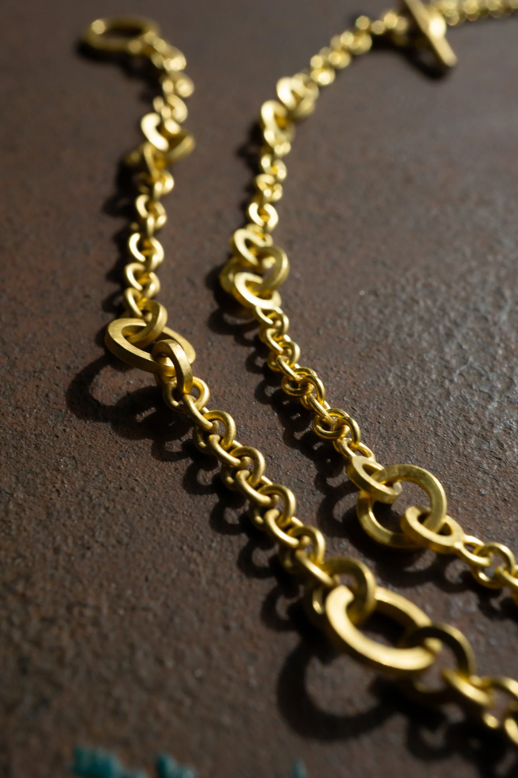 Triadic Chain, detail of two dimensions shown side by side.