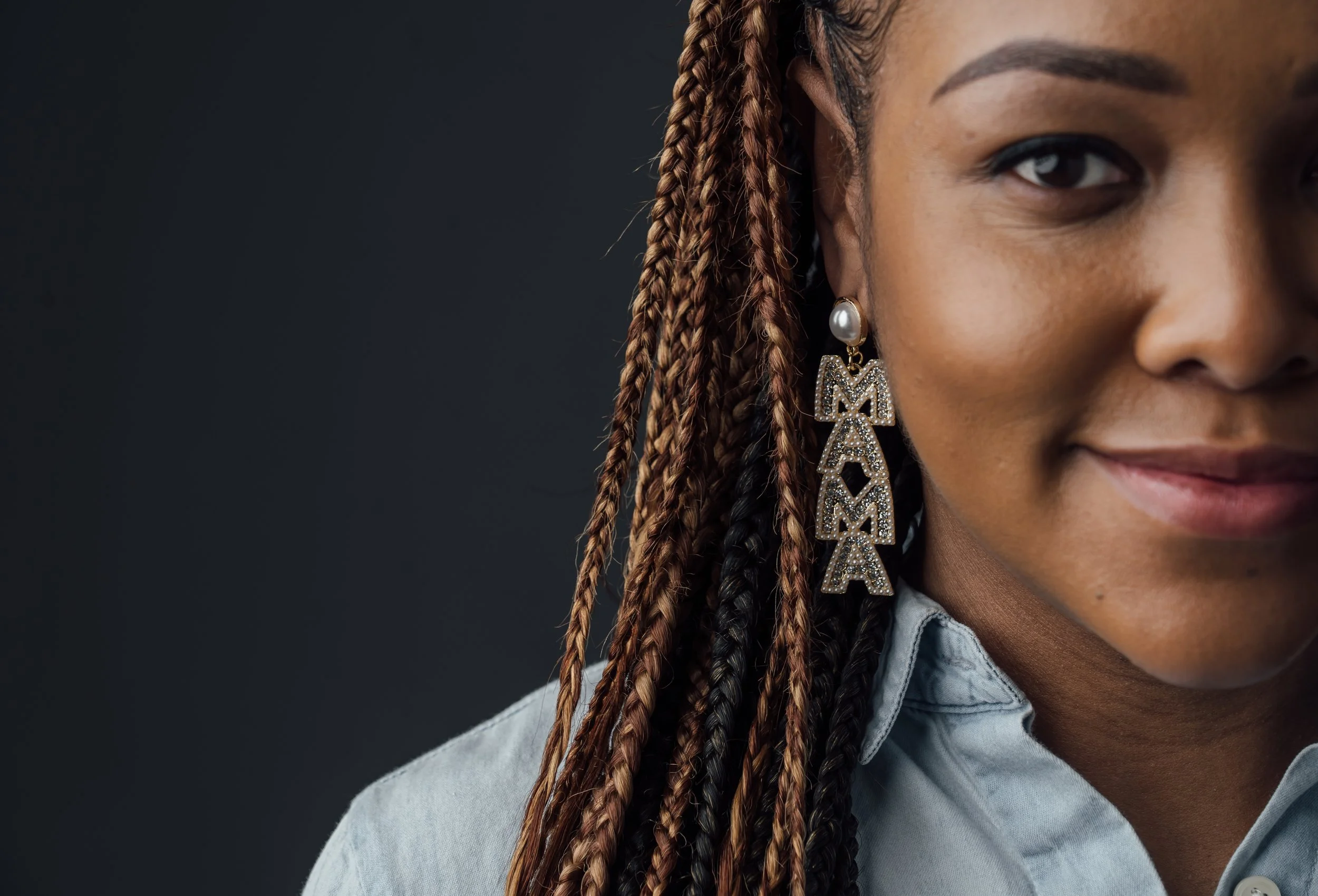  Ciera and Joscquece celebrated the upcoming birth of their new child during their in-studio family and maternity photo session at Pop Mod Photo in downtown Flint, Michigan by Pop Mod Photo photographers Ryan Garza and Courtney Simpson in Flint, Mich