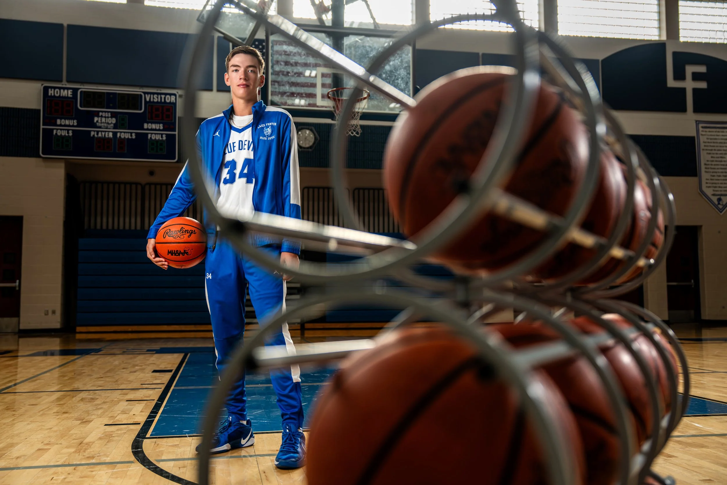  Lake Fenton High School basketball and tennis player Caden met up with Pop Mod Photo senior photographer Ryan Garza at Lake Fenton High School for his sports senior photo session in the gymnasium and on the tennis courts. 