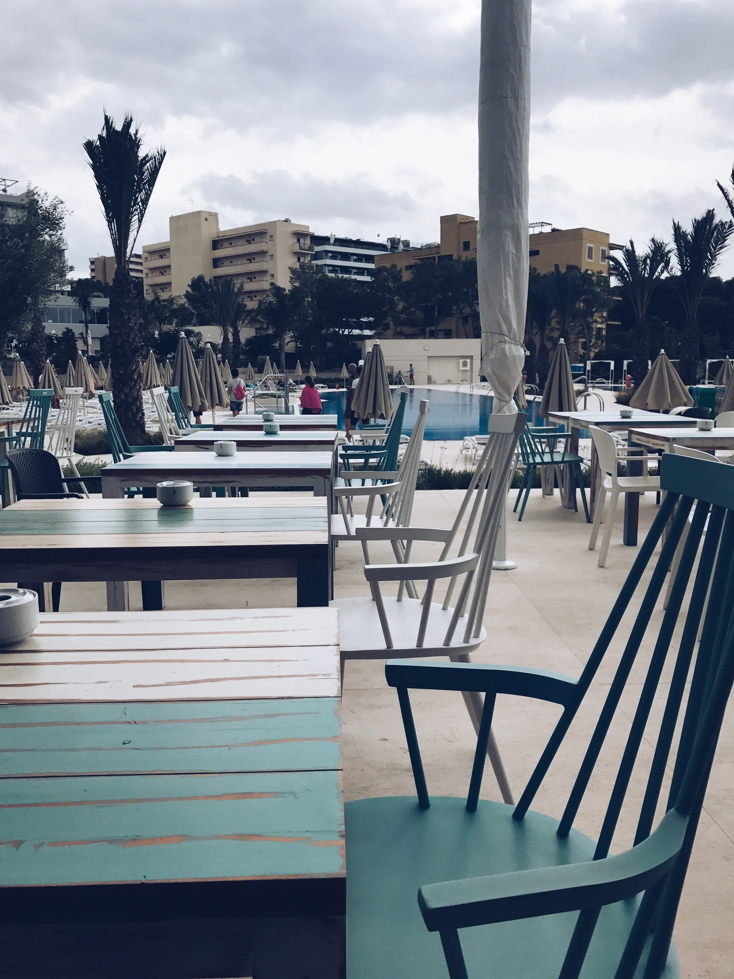 Hotelanlage mit Dekton-Bodenplatten