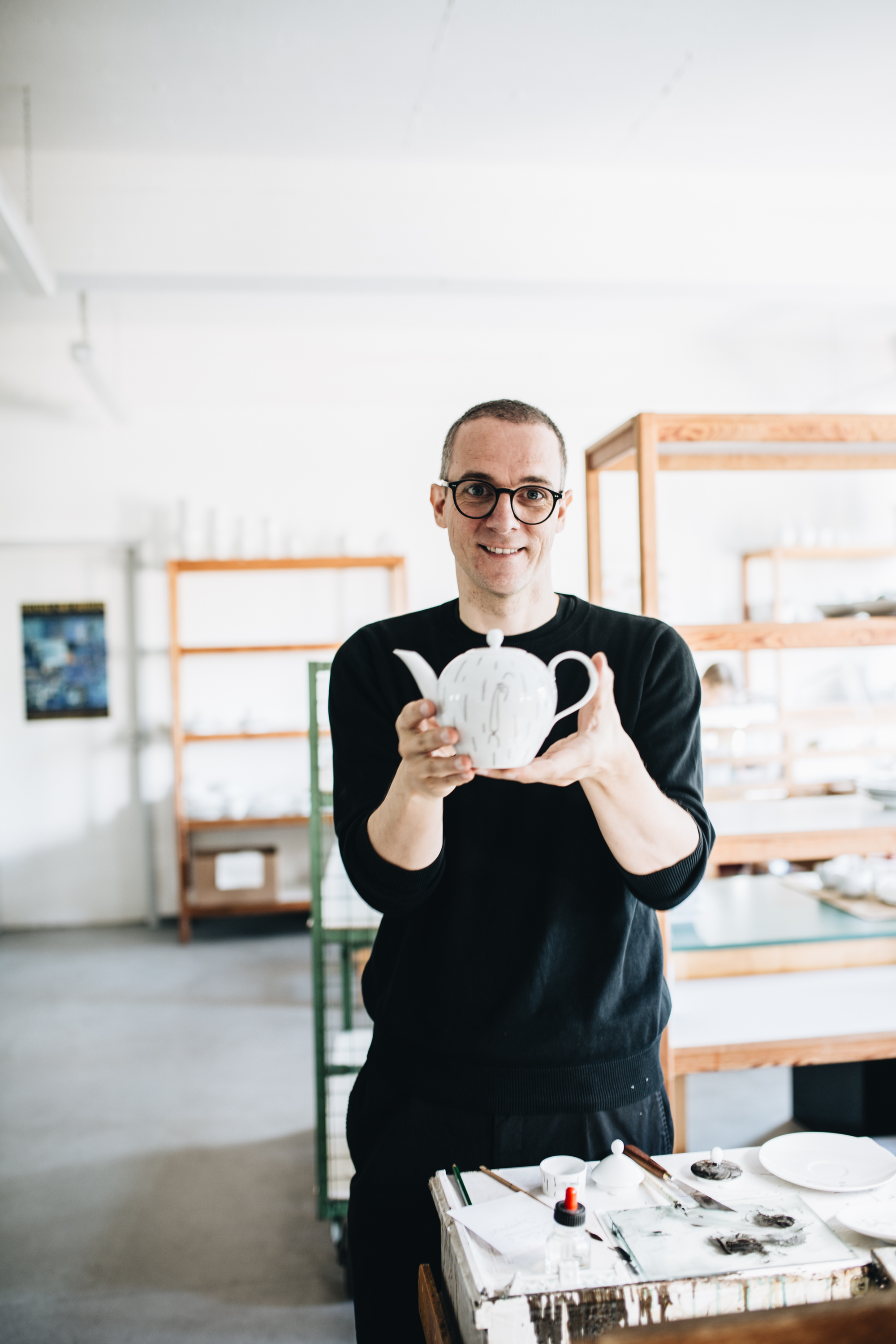 Hey Sonntag, Du fauler Hund! Das KPM+ Sundaayyyssss Tee-Set von Stefan Marx