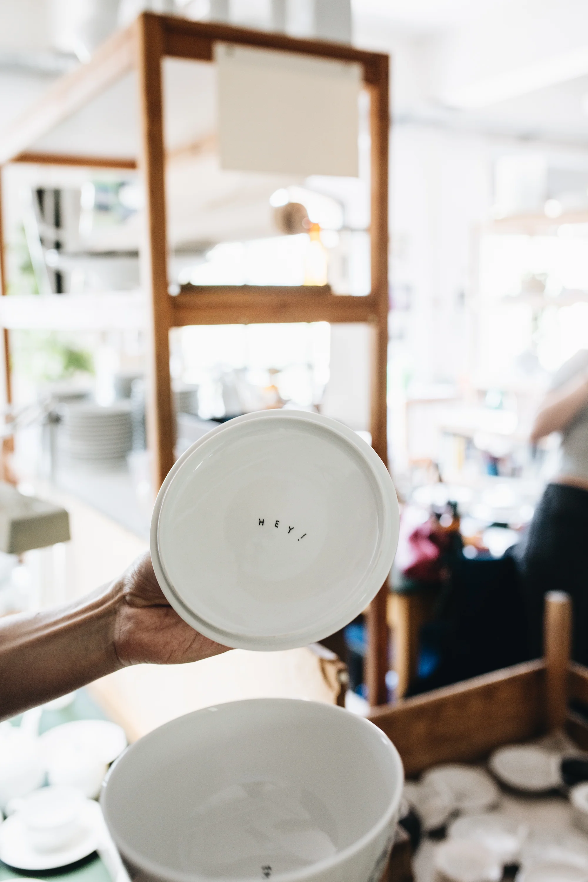 Hey Sonntag, Du fauler Hund! Das KPM+ Sundaayyyssss Tee-Set von Stefan Marx