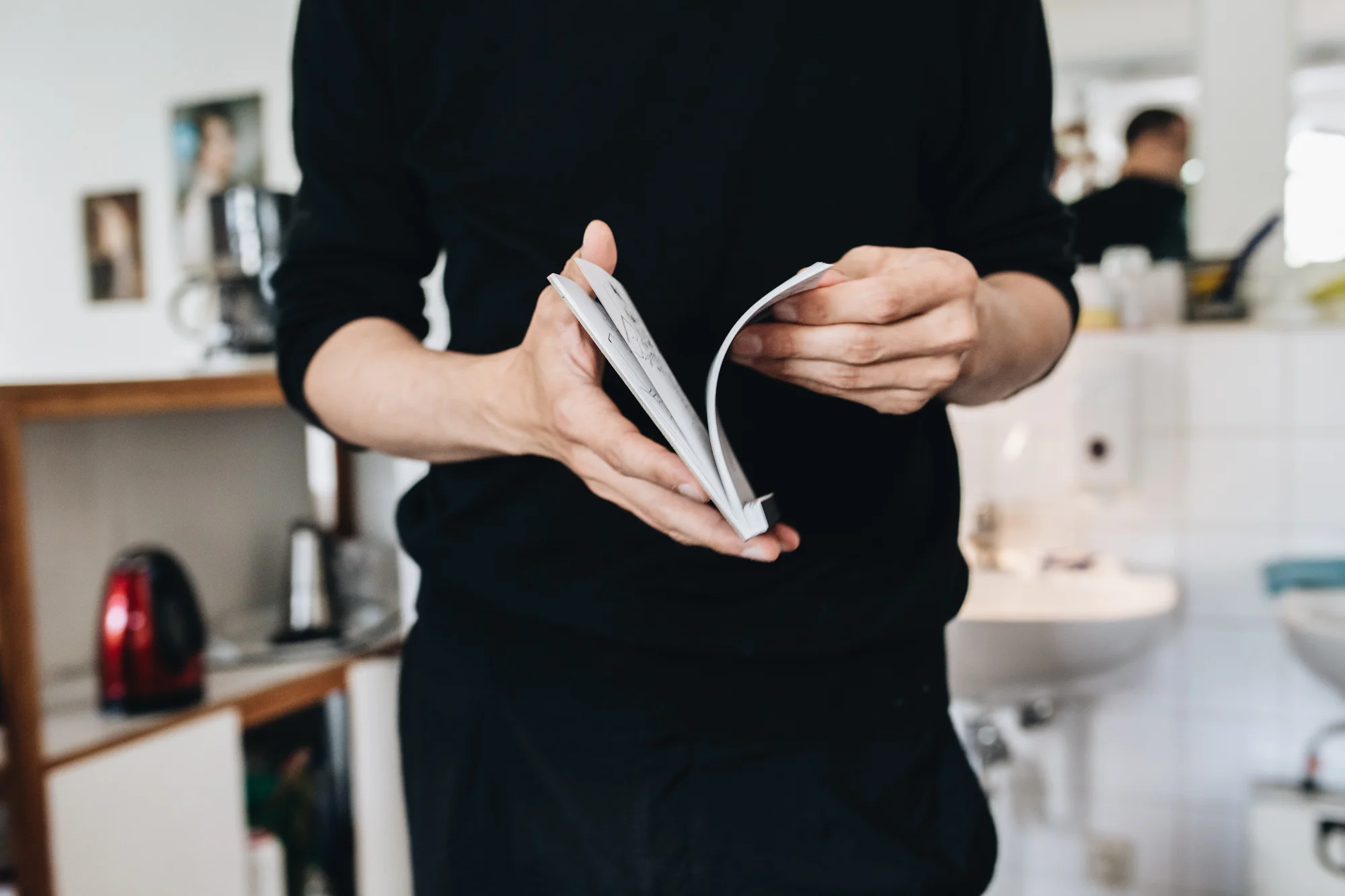 Hey Sonntag, Du fauler Hund! Das KPM+ Sundaayyyssss Tee-Set von Stefan Marx