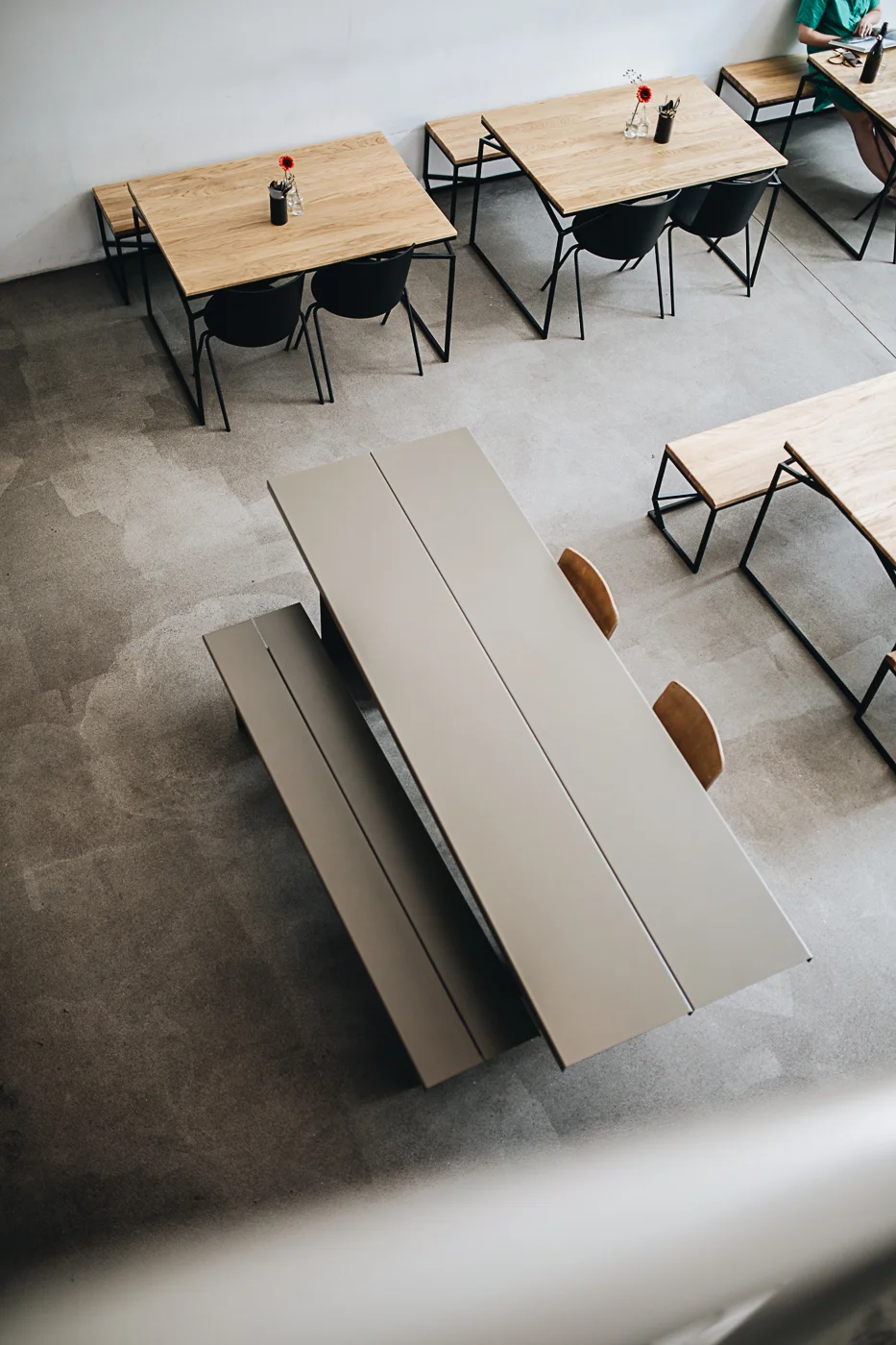 ZEBE Bank  und Tisch: Objekteunserertage