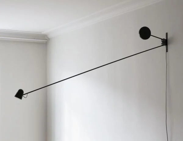600x0_luceplan-counterbalance-wandlamp-zwart-sfeer2.jpg