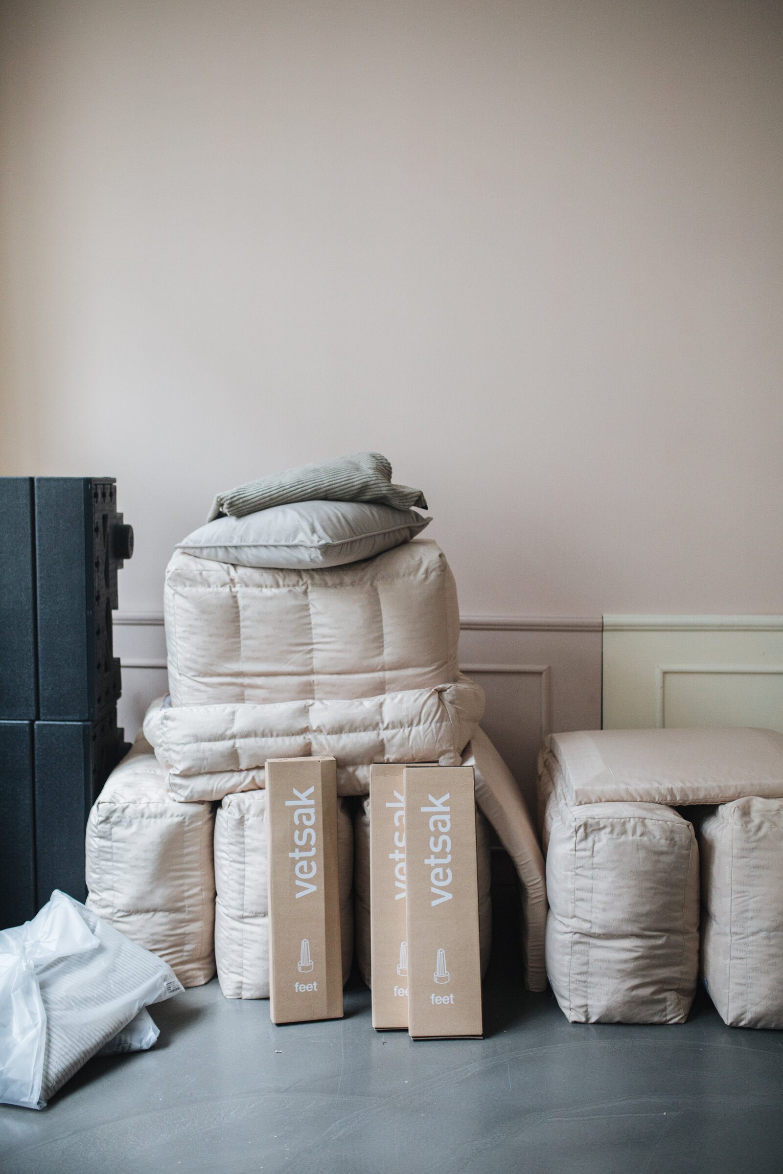 Setz Dich! Neues Modulsofa von vetsak — Herz und Blut Interior