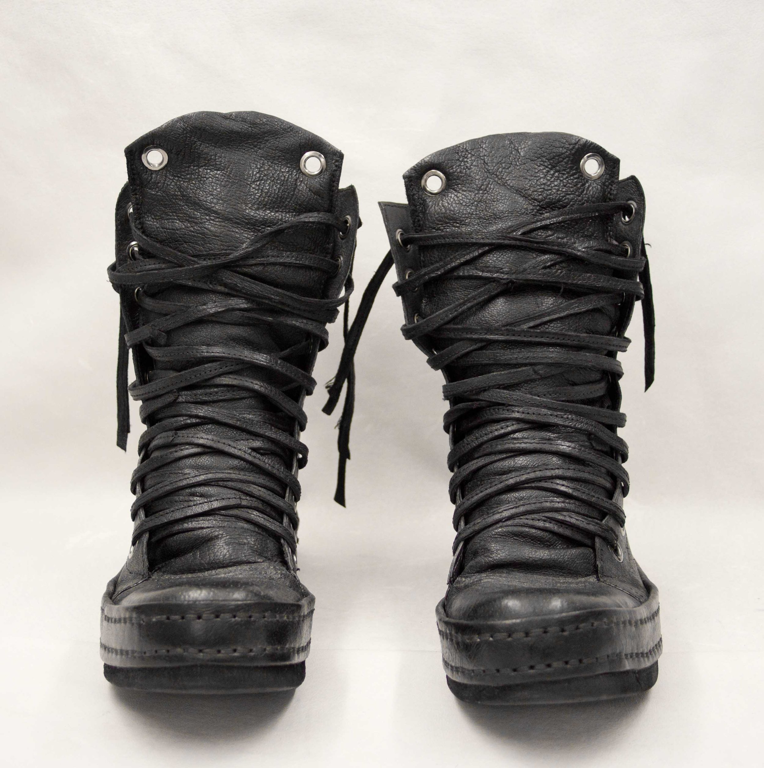 05. Black boots front.jpg