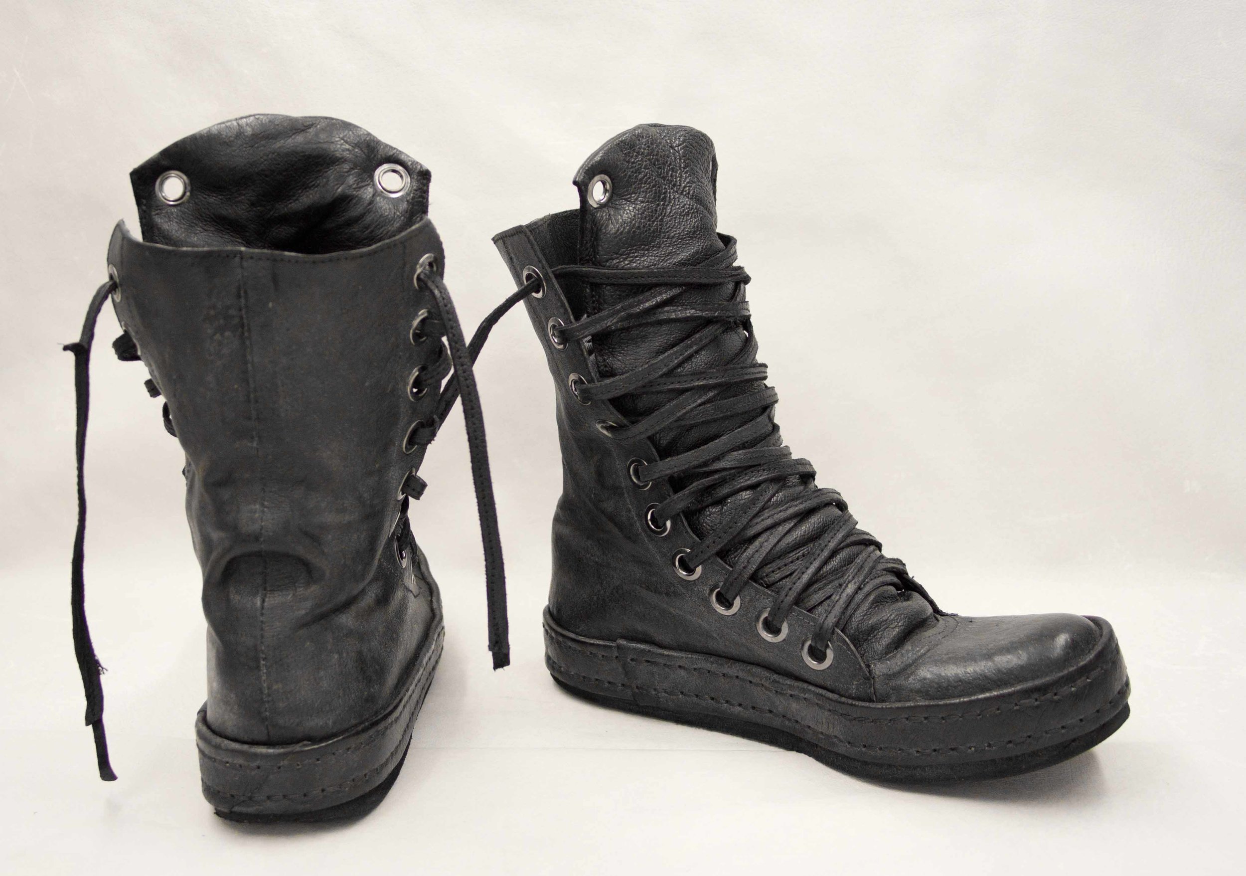 08. Black boots back and side.jpg