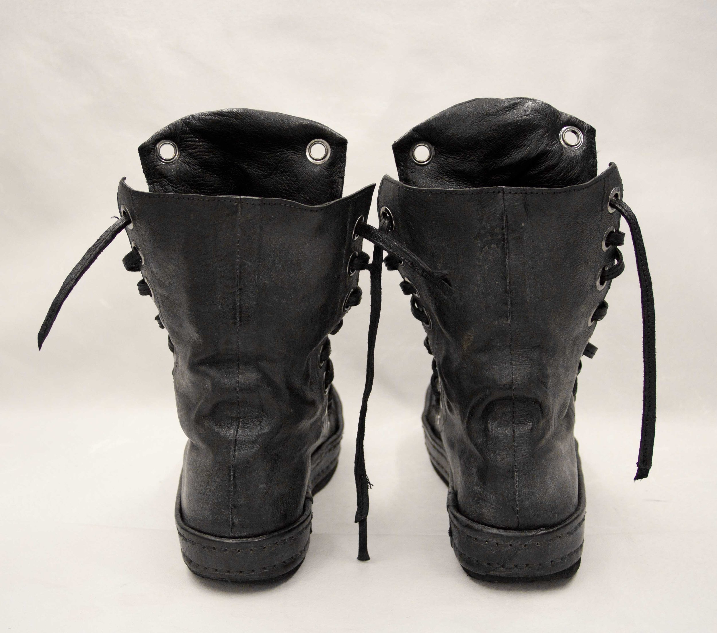 07. Black boots back.jpg