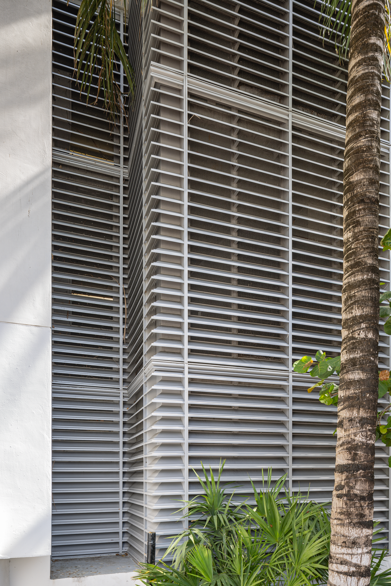 Surf Club-Hurricane-Louver-Screen (2).png