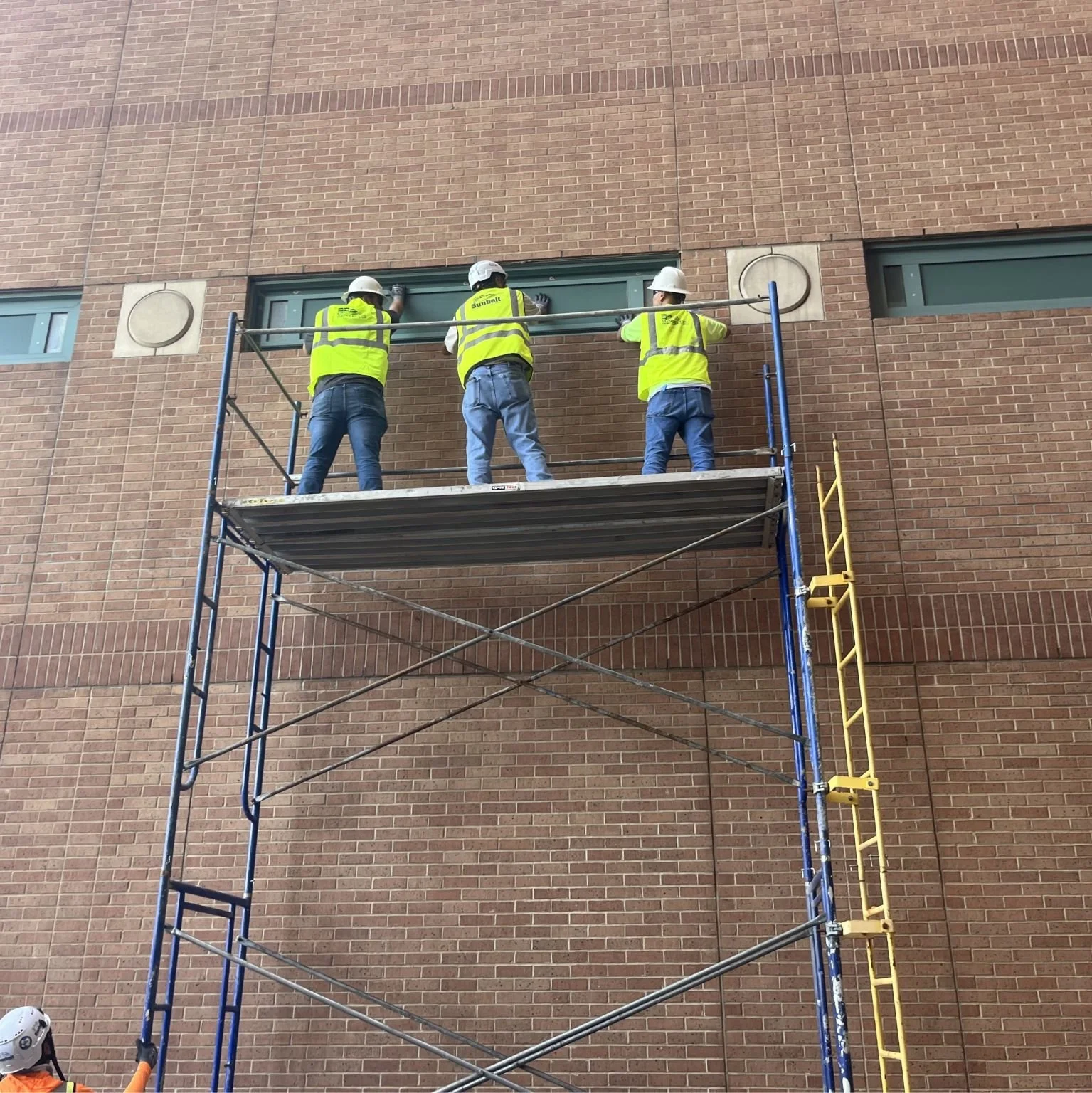 Field Collaboration Sets the Foundation for Successful Texas Reglazing Projects