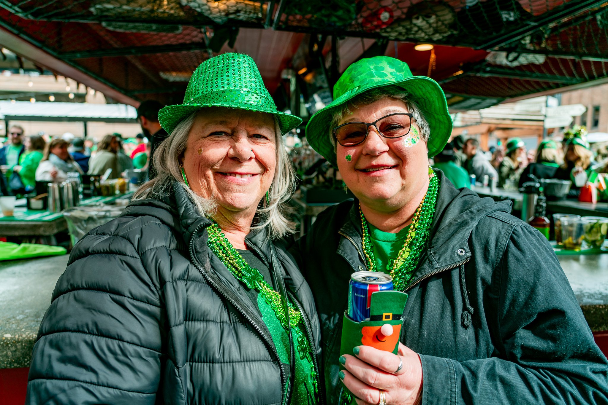 downtown_des_moines_iowa_annies_best_irish_bar_patio_music_festival.JPG