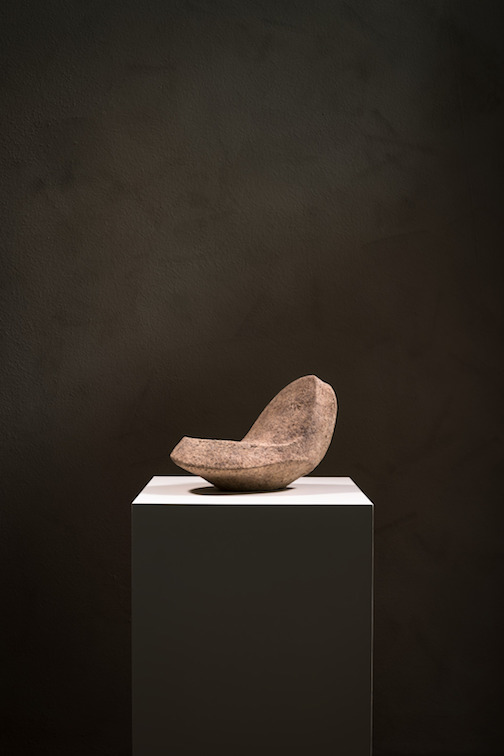 Anamnesis: 8 8” x 11” x 7”