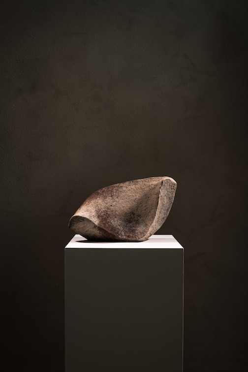 Anamnesis: 1 9” x 14” x 5”