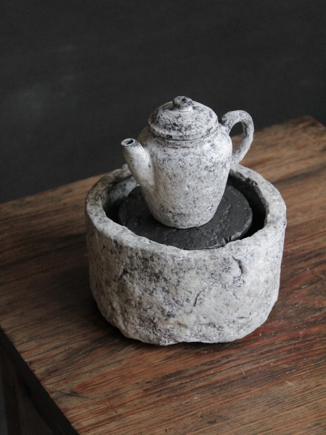 Hucheng, Tea Pot Holder, Iron Glaze Finish, #623