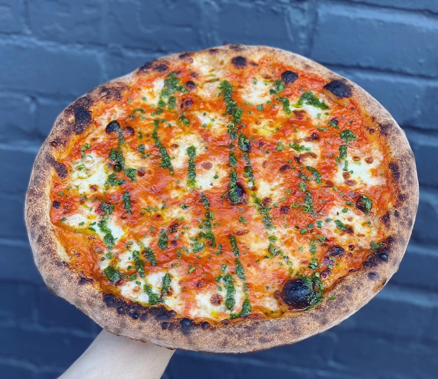 Vodka Verde Special

Vodka sauce, mozzarella, salsa verde, chives, pecorino.

Available now!