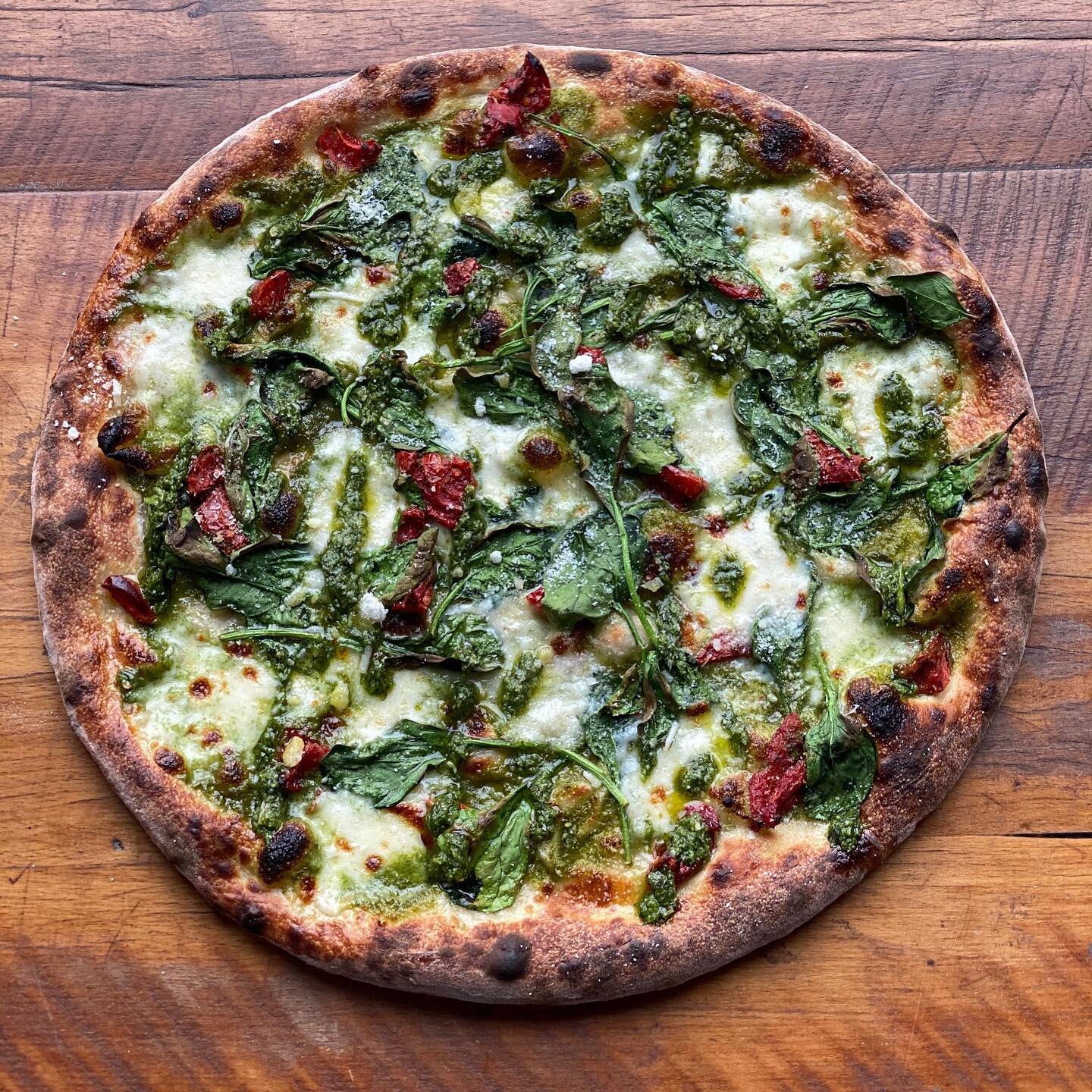 The Green Out 🚛 

🩲 Mozzarella, spring cream, spinach, semi-dried tomatoes, salsa verde, and pecorino.

🩲 Back for a limited time!