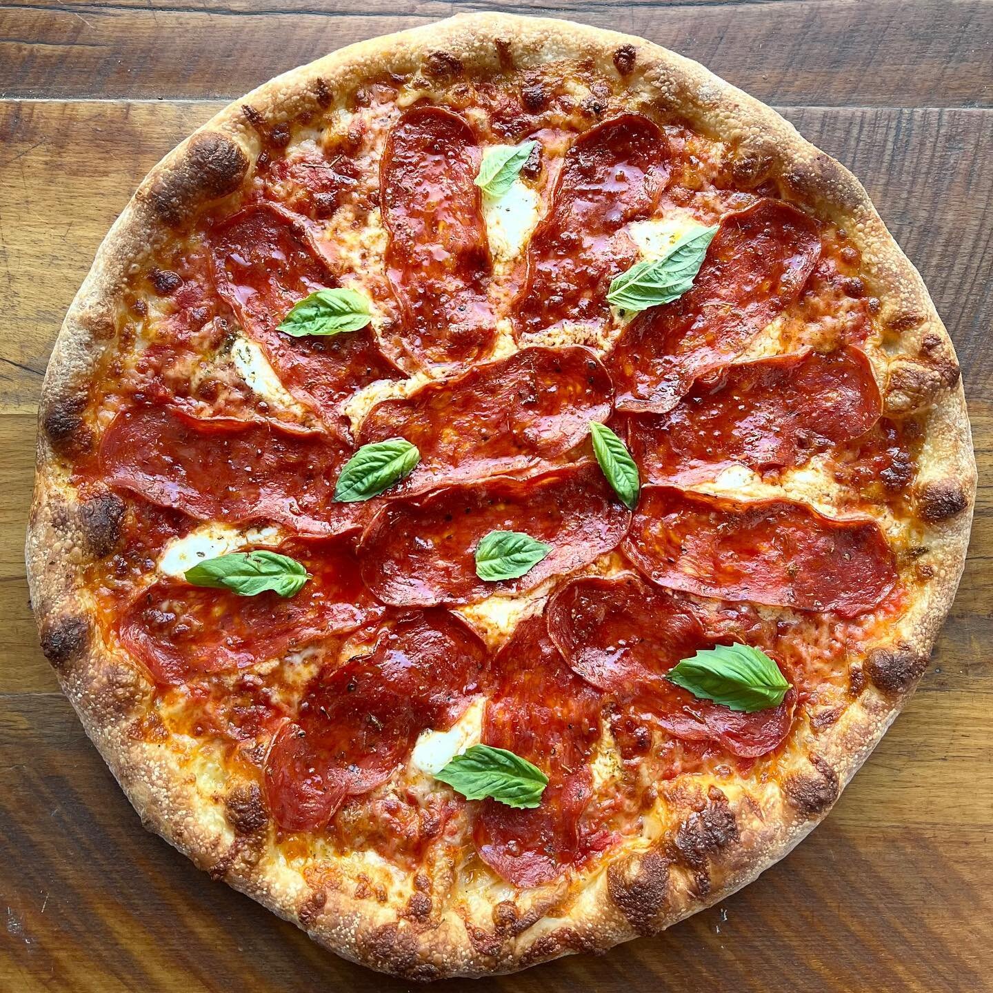 ⚡️Sopressatta Hot Honey⚡️
Sauce, mozzarella, ricotta, soppressata, hot honey, oregano, basil.
Available Now!