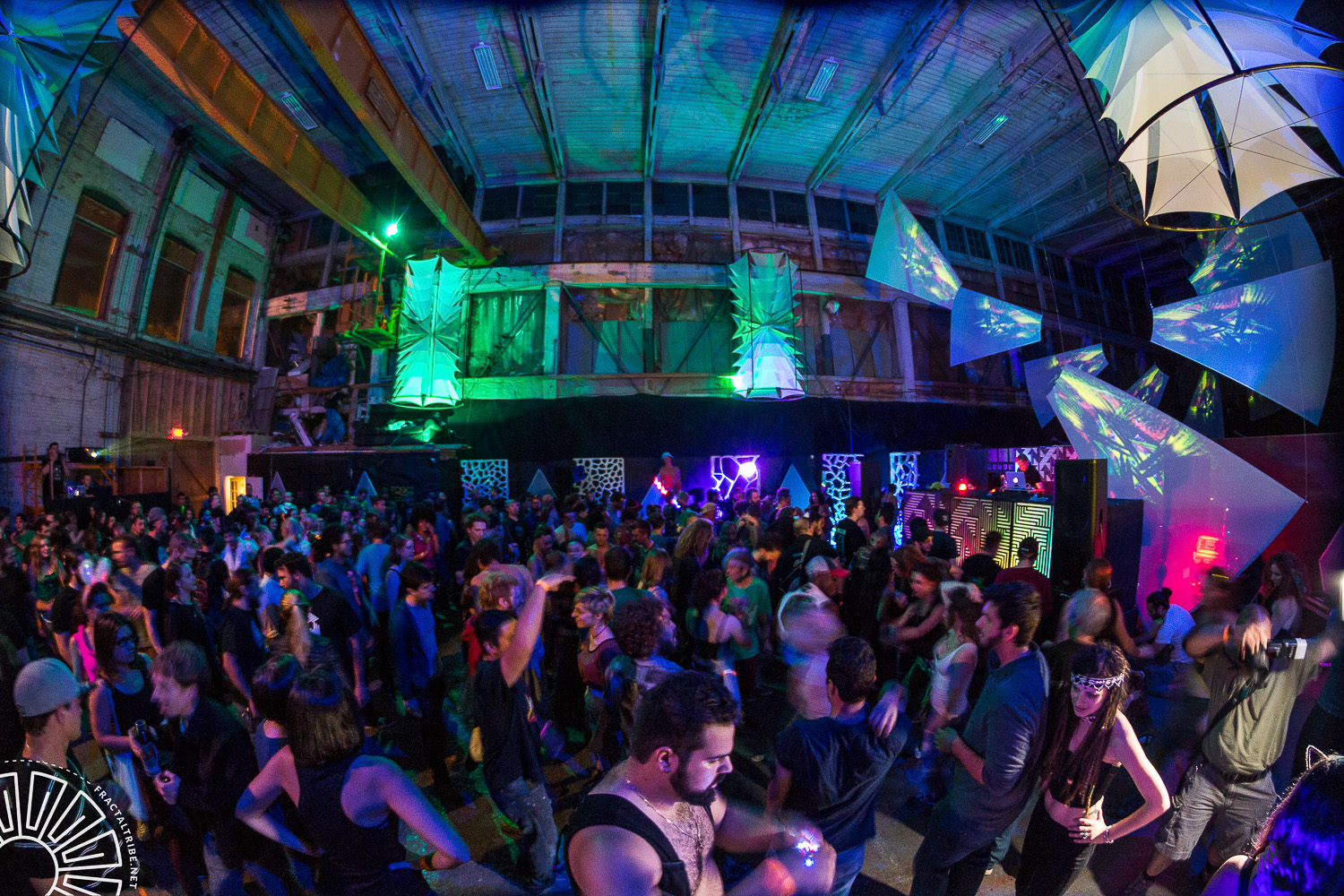 Extrawelt crowd 9.25.15