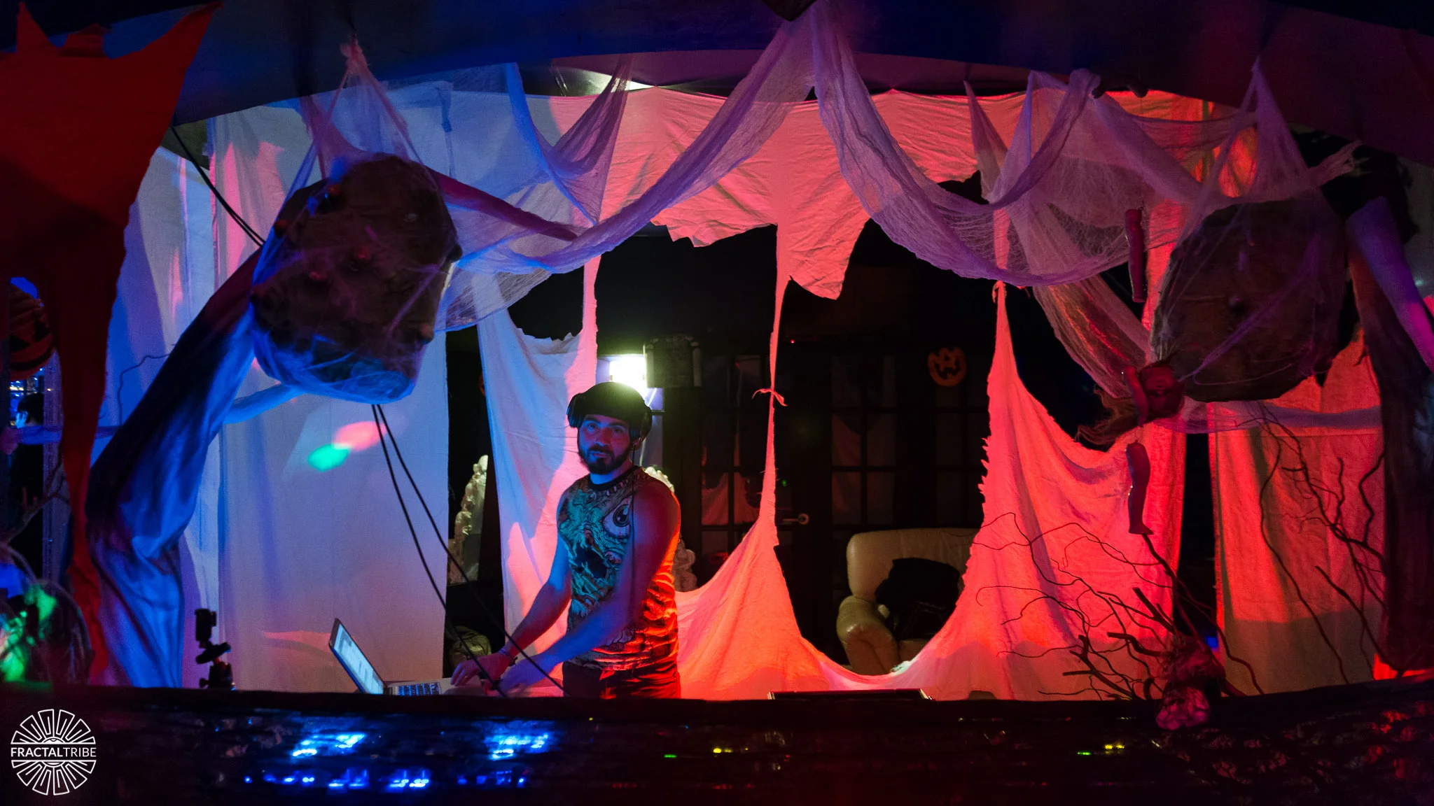 HalloWeird_472-BluePlanetaryHand-WM.jpg