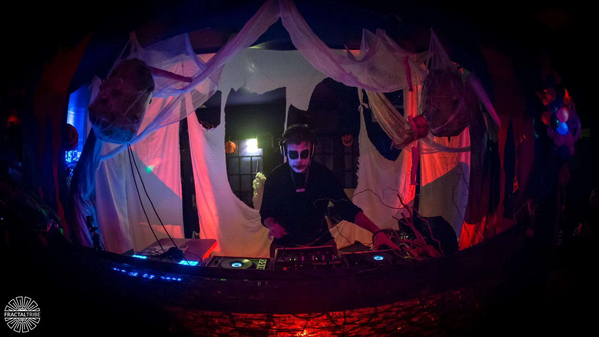 HalloWeird_607-Dan_Covan-WM.jpg