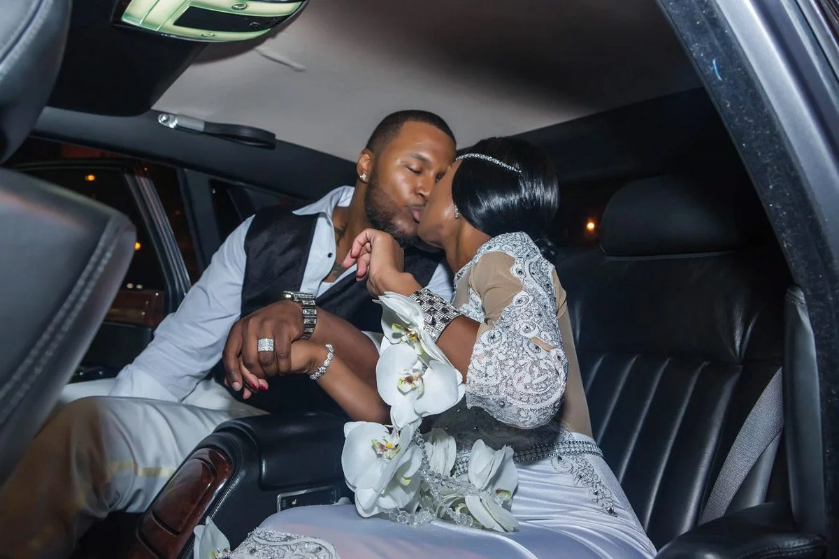 Kissing-in-Rolls-Royce.jpg