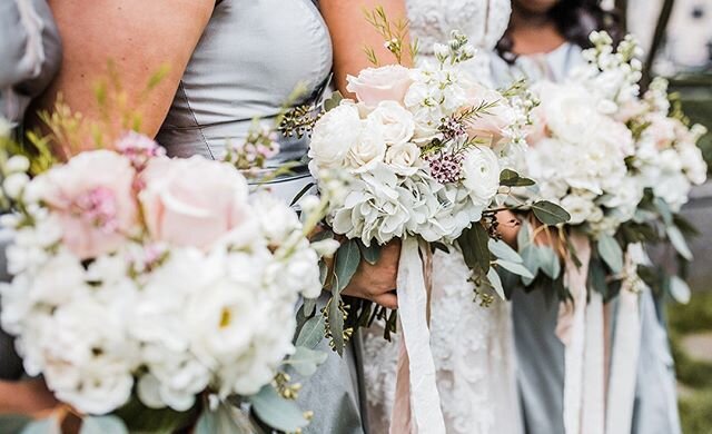 One upside to all of this rain is that it helps yield beautiful blooms like these. .
.
.
.
.
.

#turningpointevents #eventplanning #eventplanner #eventdesign #ohiobride #cincinnatieventplanner #cincinnatiweddingplanner #cincinnatiweddingcoordinator #