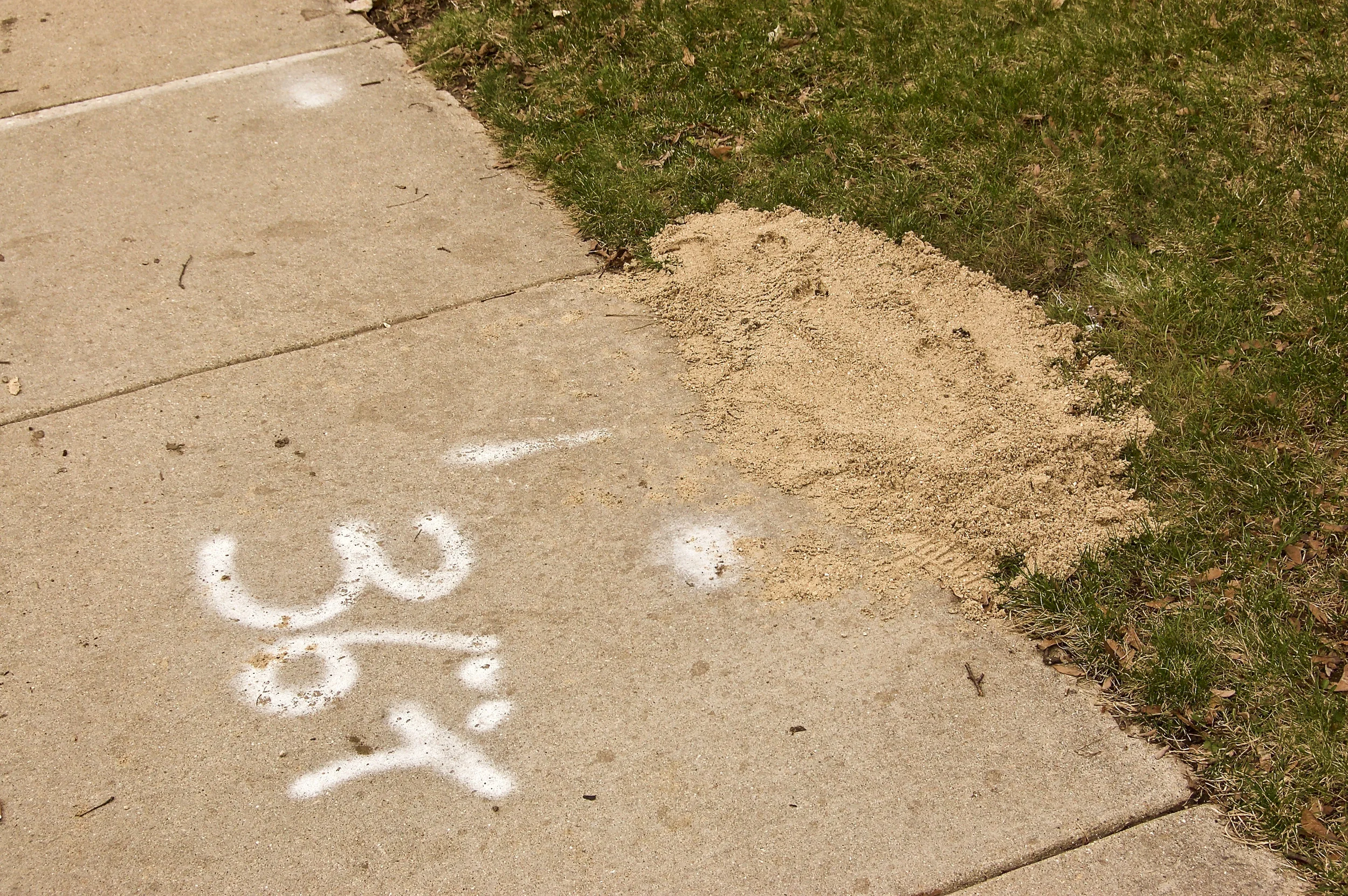 Hole refilled with sand instead of topsoil. (One of several images of a sloppily-managed cable laying project.)