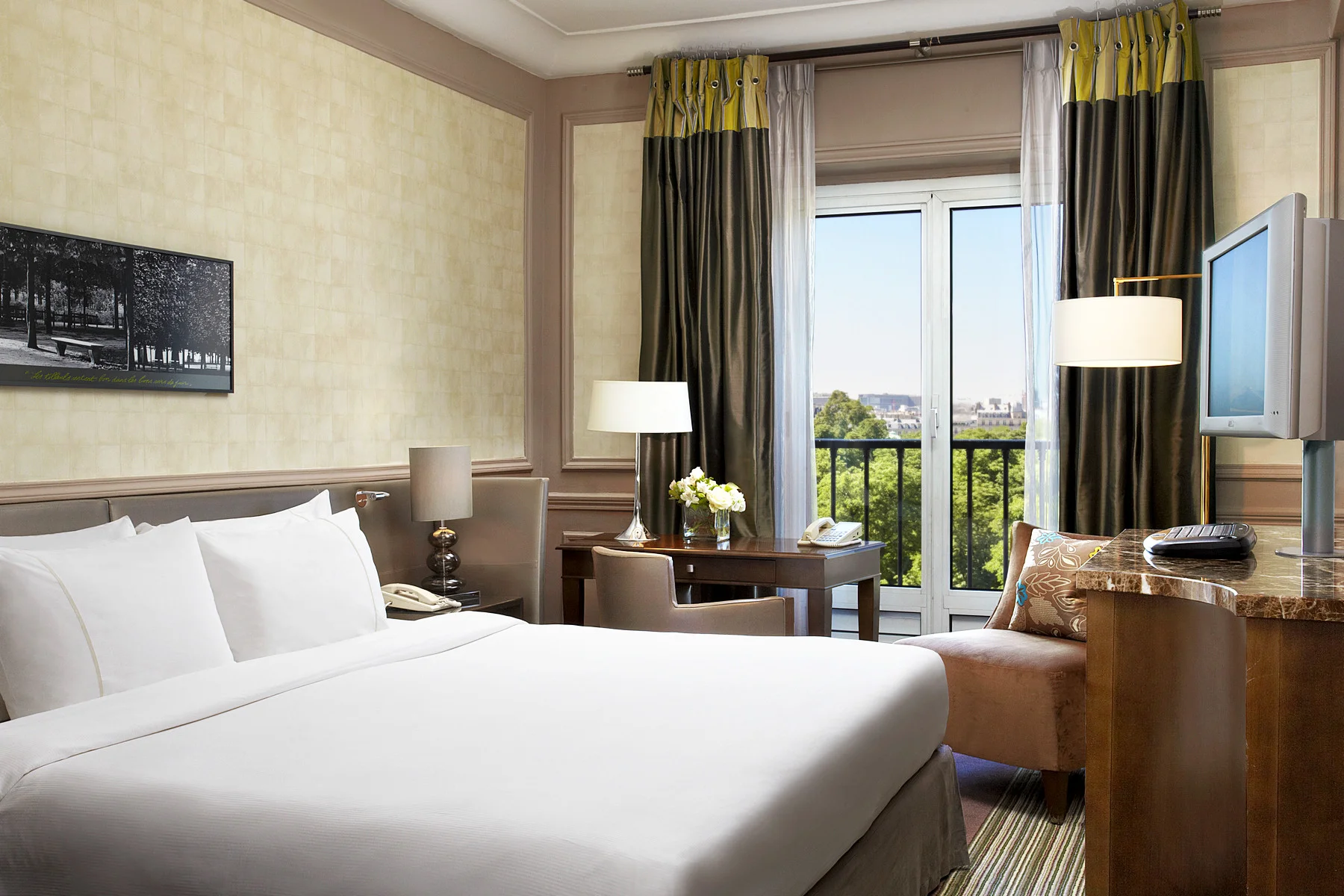 Room with Eiffel Tower View