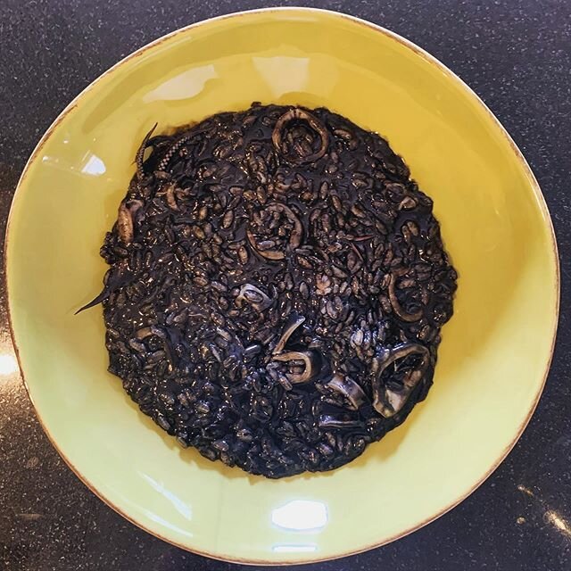 Risotto al nero di seppia 😋
#quarantine #food #homemade #homecooking #cucinaitaliana #cucinoio #squid #ink #risotto #yummy #stayathome #iorestoacasa #nyc #theglobist