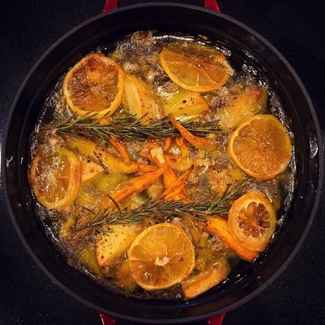 Chicken confit
#homecooking #slowcooking #fivehoursintheoven #chicken #chickenconfit #oliveoil #tenderness #sunday #sundaycooking #supper #sogood #weekend #citrus #carrots #potatoes #yummy #theglobist