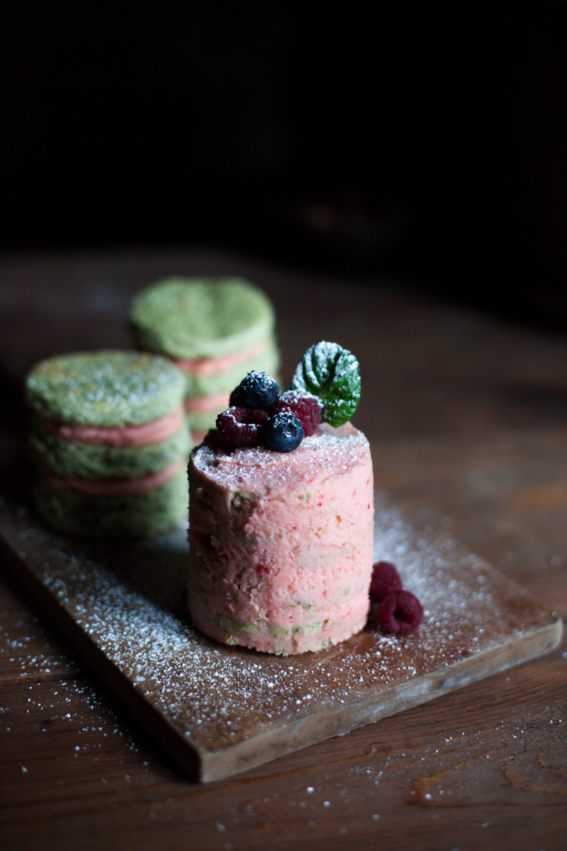 wild nettle mini-cakes with strawberry icing